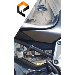 Obturateurs cale pied passager MT07